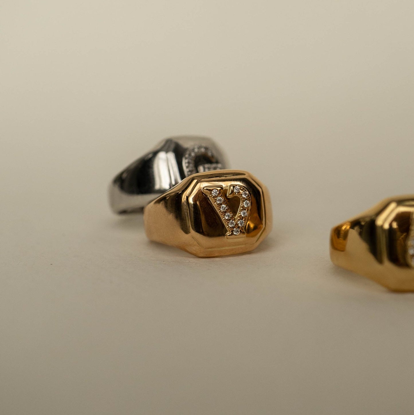 VIERI Initials Collection Ring pavé Gelbgold