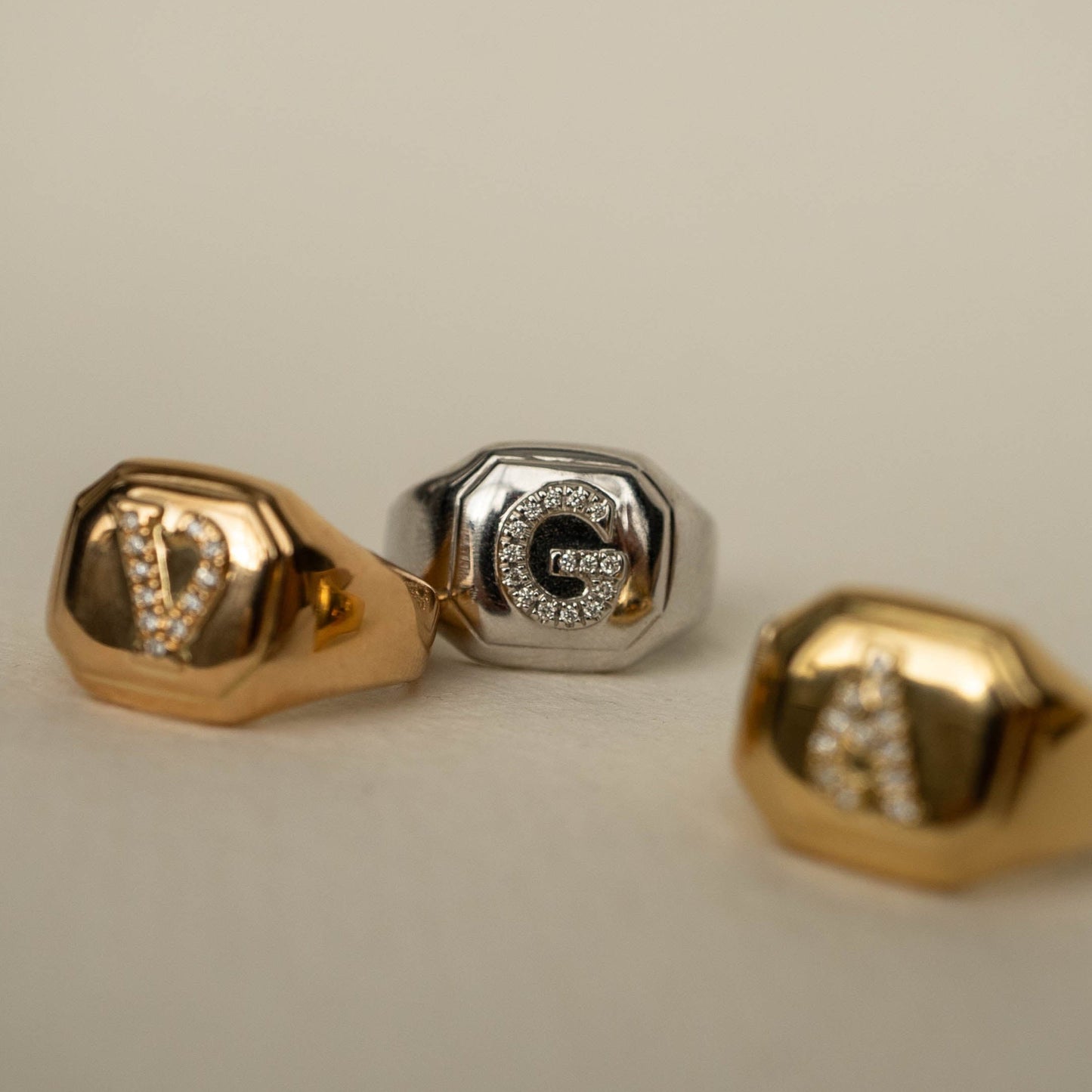 VIERI Initials Collection Ring pavé Weißgold